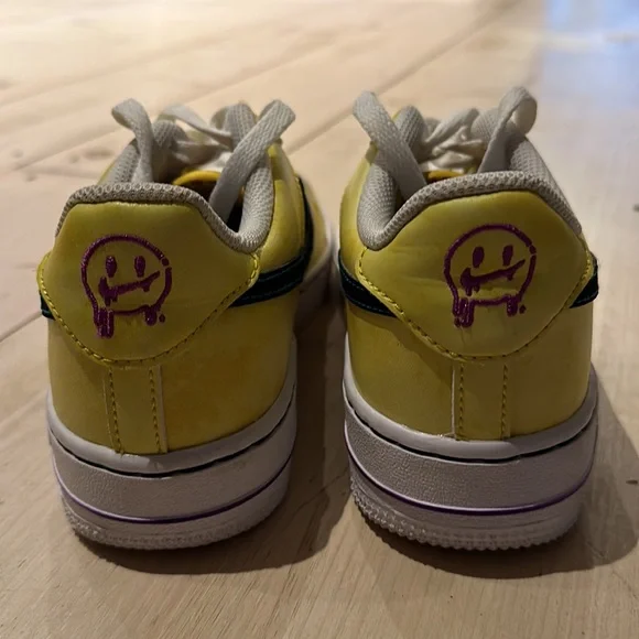 NIKE AIR FORCE LOW Peace Love and Basketball. Size 5.5. Gently used - Picture 3 of 4